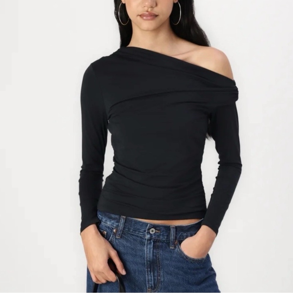 ABERCROMBIE & FITCH Black Long Sleeve Asymmetrical Ruched Top Size S